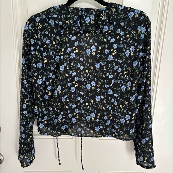 Abercrombie & Fitch Ruffle Tie Front Blouse Size Small - Picture 5 of 7